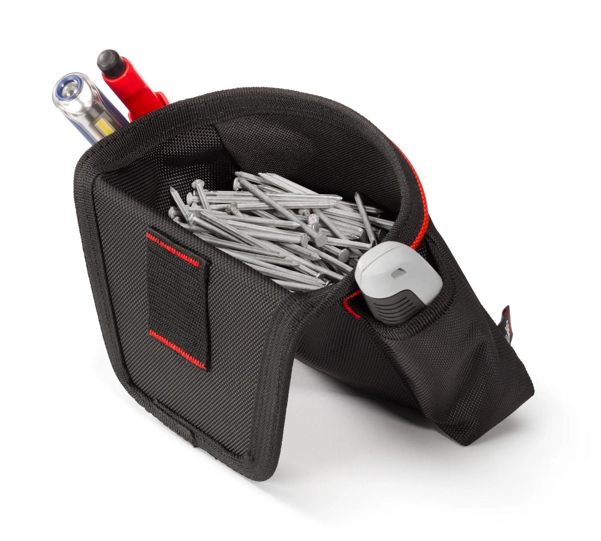 Pochette arrière pour les outils et les clous
